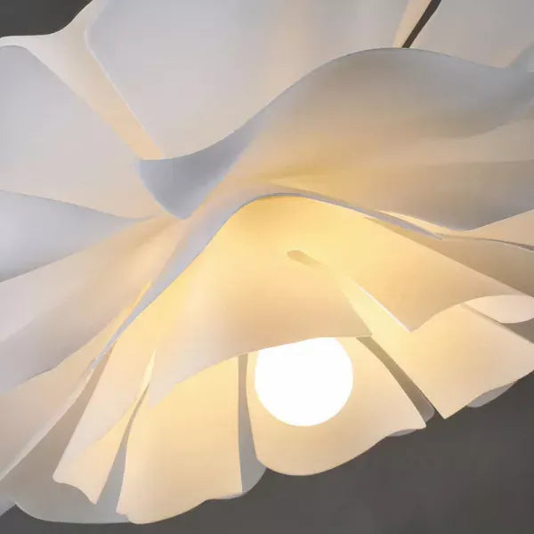 Suspension fleur blanche moderne en acrylique