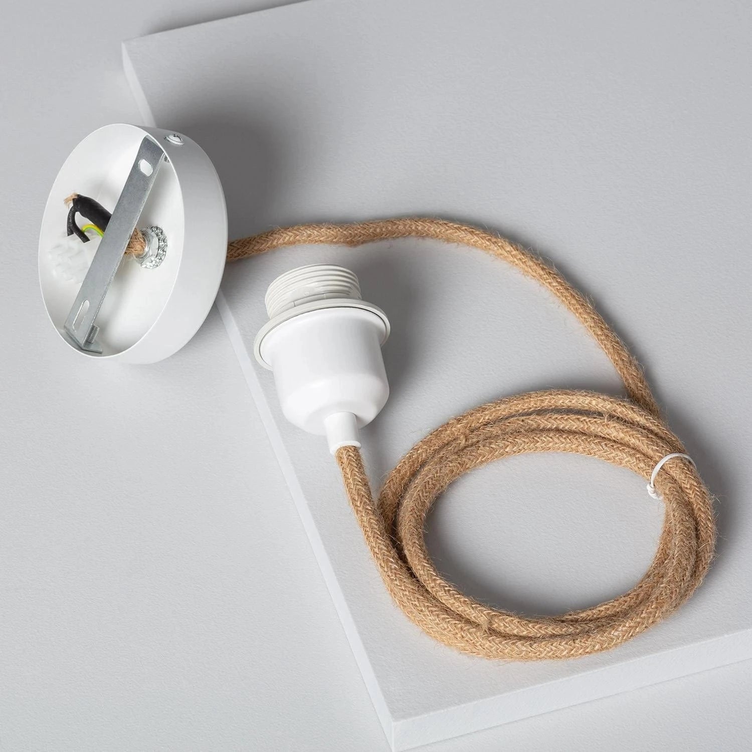 Cable suspension pour luminaire